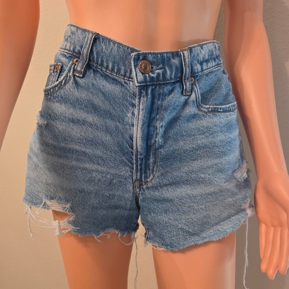 American Eagle women's distressed 90's Boyfriend denim shorts, size 6